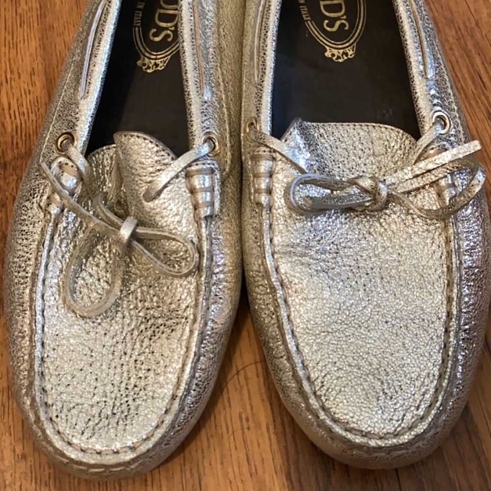 9 WOMAN'S TOD'S GOLD LOAFERS